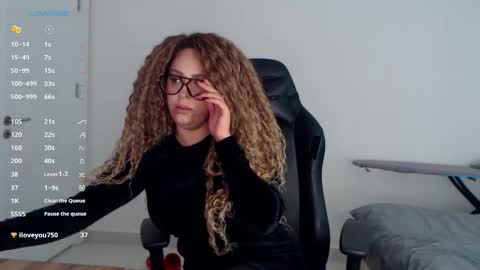 _just_a_queen_3 online show from March 8, 9:02 am