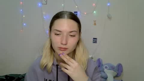 _kikiclark_ online show from September 14, 8:41 pm