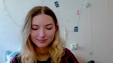 _kikiclark_ online show from October 4, 8:56 am