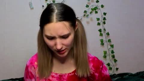 _kikiclark_ online show from December 14, 7:18 pm