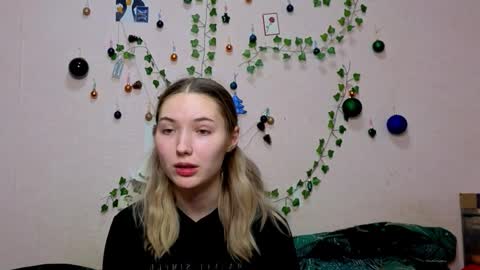 _kikiclark_ online show from January 8, 8:55 pm