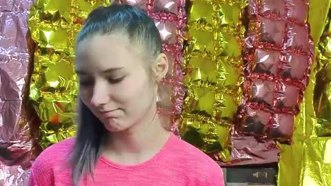 _kikiclark_ online show from April 11, 8:24 pm