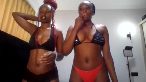 Snapshot of _latoyah chatting on June 20, 12:52 pm _latoyah online show from June 20, 12:52 pm