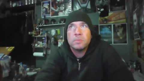 Snapshot of _longfellow chatting on December 16, 11:21 pm That guy online show from December 16, 11:21 pm