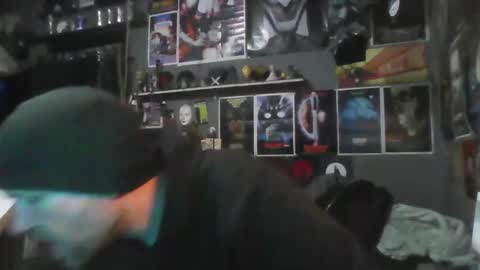 Snapshot of _longfellow chatting on February 10, 5:11 am That guy online show from February 10, 5:11 am