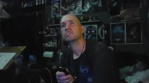 Snapshot of _longfellow chatting on February 11, 7:35 am That guy online show from February 11, 7:35 am