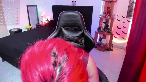 Queen.  Help me reach 100 thumbs up  online show from March 31, 6:52 pm