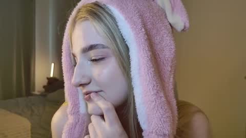 Anna online show from April 10, 1:38 pm