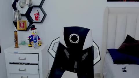 _matthew_santos_ online show from December 15, 10:15 pm