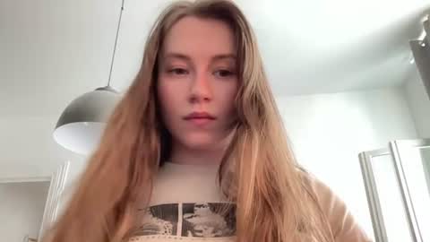 Snapshot of _mavka chatting on July 17, 1:07 pm Elisa online show from July 17, 1:07 pm