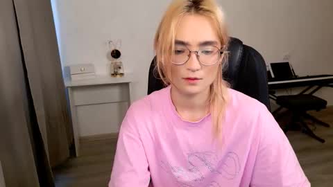 _meow_neko_ online show from January 19, 8:18 am