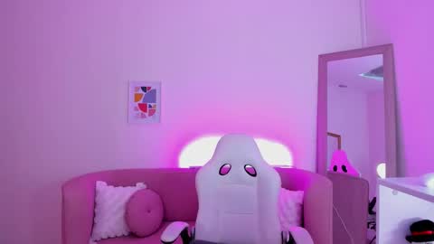  MIa blue 18  online show from January 15, 7:06 pm