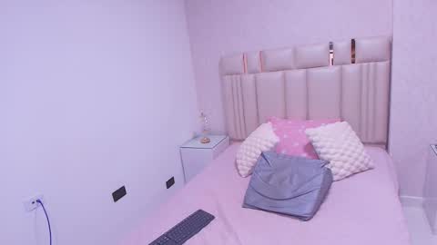 Mia  online show from January 17, 11:59 am