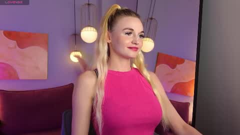 Snapshot of _mila_lux_ chatting on June 23, 8:40 pm Mila online show from June 23, 8:40 pm
