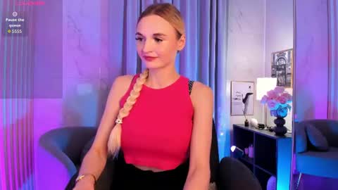 Snapshot of _mila_lux_ chatting on June 24, 9:25 pm Mila online show from June 24, 9:25 pm
