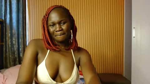 Snapshot of _milah chatting on November 12, 4:35 am Milah online show from November 12, 4:35 am