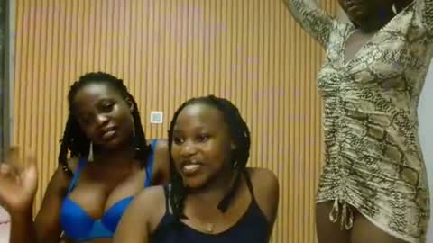 Snapshot of _milah chatting on November 27, 3:58 pm Milah online show from November 27, 3:58 pm
