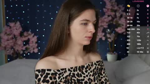 Snapshot of _mirror_girl chatting on April 24, 5:54 am Victoria online show from April 24, 5:54 am