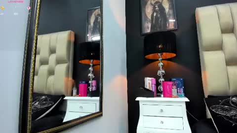 Snapshot of _missemilyy chatting on July 4, 10:05 pm Emily online show from July 4, 10:05 pm