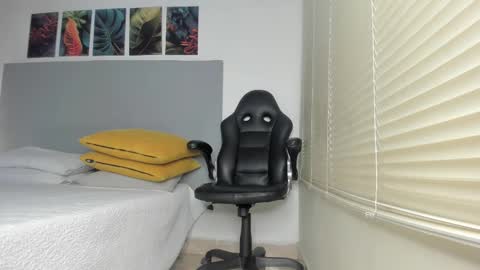 Snapshot of _molly_rosse_ chatting on February 9, 11:47 am _molly_rosse_ online show from February 9, 11:47 am