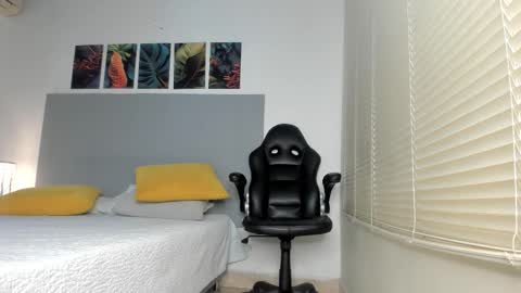 Snapshot of _molly_rosse_ chatting on February 12, 12:22 pm _molly_rosse_ online show from February 12, 12:22 pm