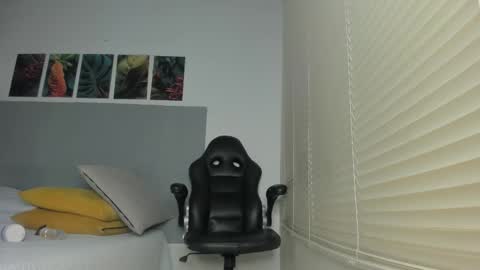 Snapshot of _molly_rosse_ chatting on February 14, 12:02 pm _molly_rosse_ online show from February 14, 12:02 pm