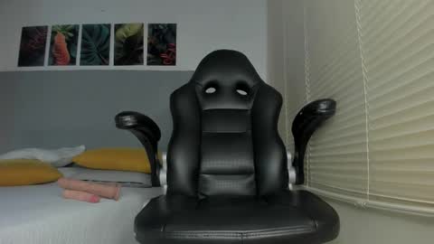 Snapshot of _molly_rosse_ chatting on February 19, 11:39 am _molly_rosse_ online show from February 19, 11:39 am