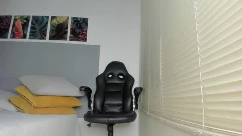 Snapshot of _molly_rosse_ chatting on February 25, 12:04 pm _molly_rosse_ online show from February 25, 12:04 pm