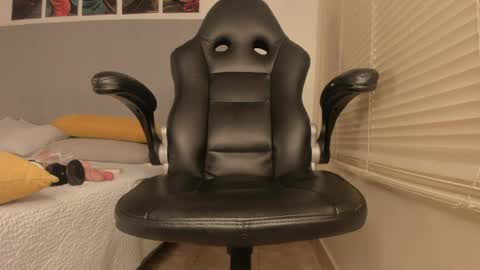 _molly_rosse_ online show from April 2, 12:36 pm