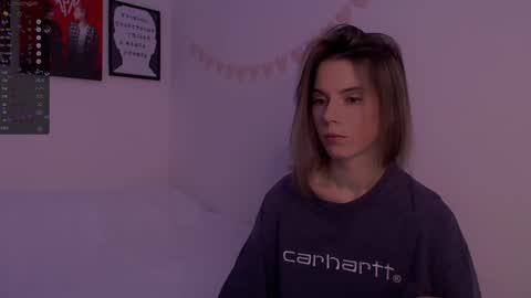 Snapshot of _ni_kiss chatting on December 17, 12:56 am Nika online show from December 17, 12:56 am