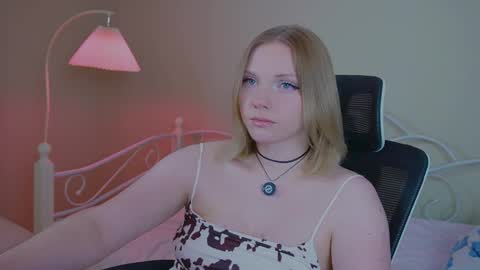 Snapshot of _penisflytrap_ chatting on February 21, 7:48 pm Viktoria online show from February 21, 7:48 pm