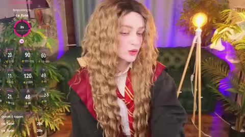 Maisie online show from October 31, 10:44 pm