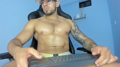 Snapshot of _poseidon1_ chatting on February 1, 7:36 am Poseidon online show from February 1, 7:36 am
