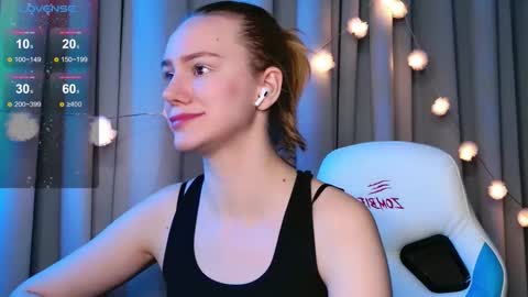 Snapshot of _ramona__ chatting on February 3, 6:40 am im Amy online show from February 3, 6:40 am