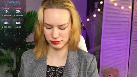 Snapshot of _ramona__ chatting on February 8, 6:17 am im Amy online show from February 8, 6:17 am