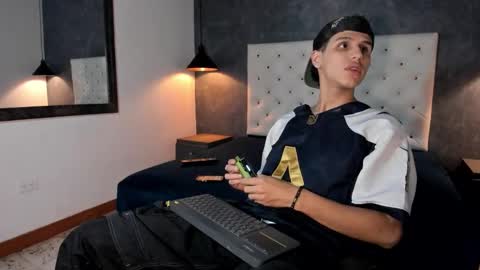 wav online show from December 18, 6:41 am