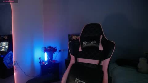  SantaLove  online show from April 12, 9:31 pm