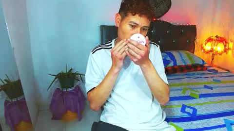 santi online show from March 22, 2:48 am