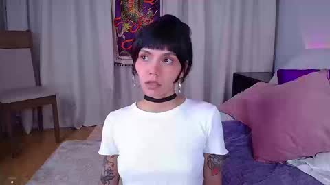 Snapshot of _sensualkitten_ chatting on March 17, 12:26 am Laura online show from March 17, 12:26 am