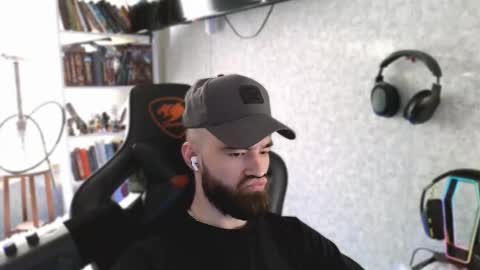 Snapshot of _serious_man chatting on March 9, 6:28 am Ask me online show from March 9, 6:28 am