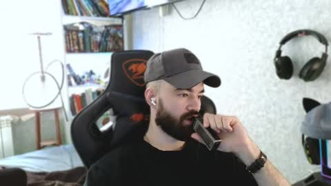 Snapshot of _serious_man chatting on April 16, 9:54 am Ask me online show from April 16, 9:54 am
