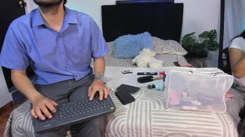 Coco and J online show from April 4, 3:20 pm