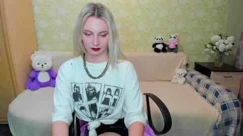 Marie online show from May 20, 4:46 pm