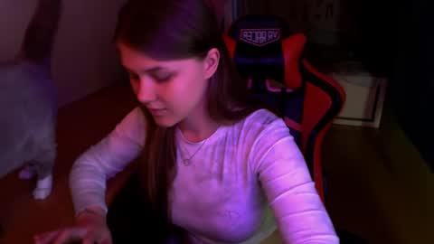 Mari online show from May 29, 2:15 pm
