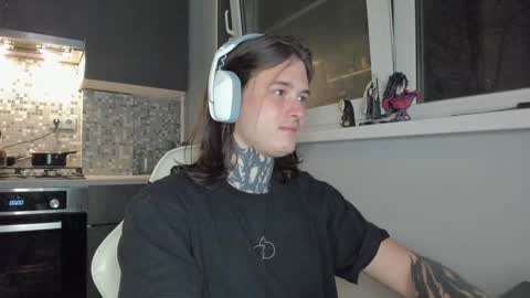 _torfin_ online show from March 11, 12:44 am