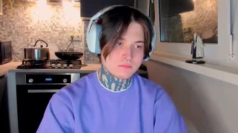 _torfin_ online show from February 21, 9:49 pm