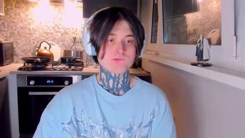 _torfin_ online show from March 11, 11:33 pm