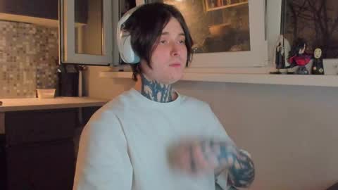 _torfin_ online show from April 5, 10:40 pm