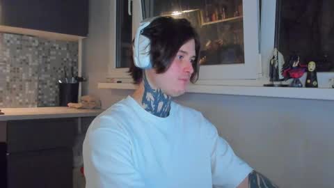 _torfin_ online show from April 6, 11:38 pm