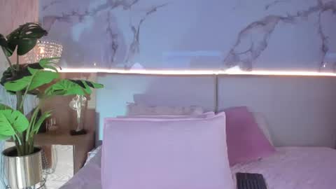 Snapshot of _valeryysmith_ chatting on June 9, 3:40 am Valery online show from June 9, 3:40 am